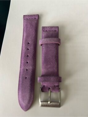 Hodinkee suede lavender watchband with box.  18mm VGUC